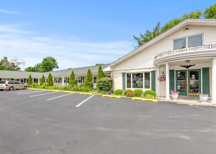 Glass House Inn Erie Near I-90 & I-79