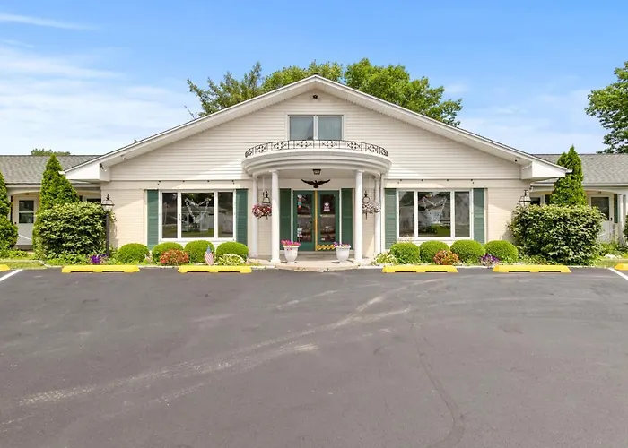 Glass House Inn Erie Near I-90 & I-79