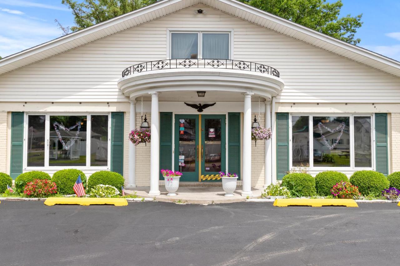 Glass House Erie Near I-90 & I-79 Locanda