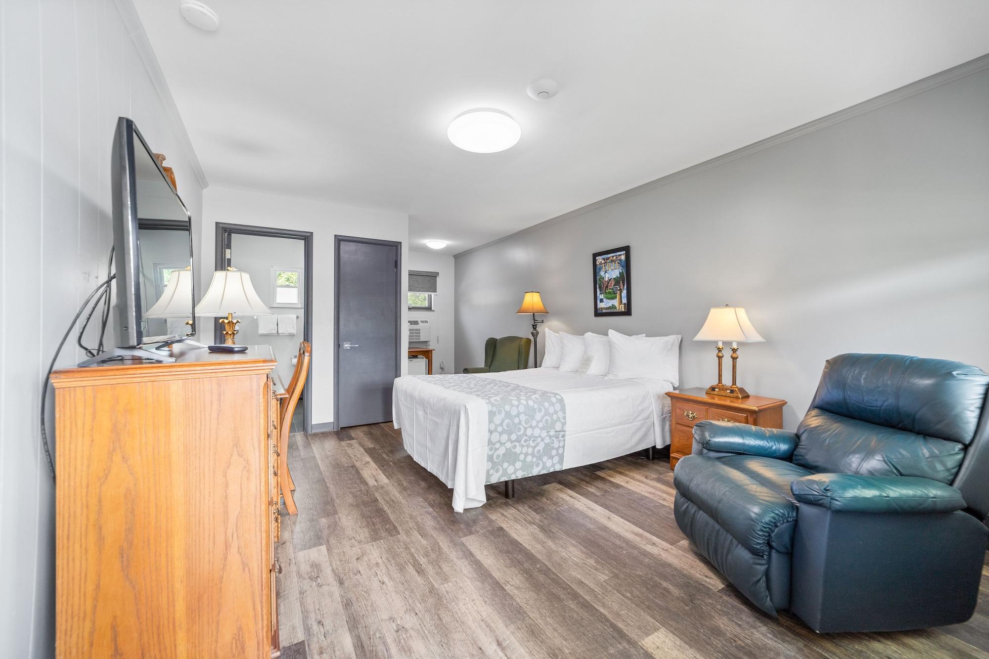 Inn Glass House Erie Near I-90 & I-79 Kearsarge