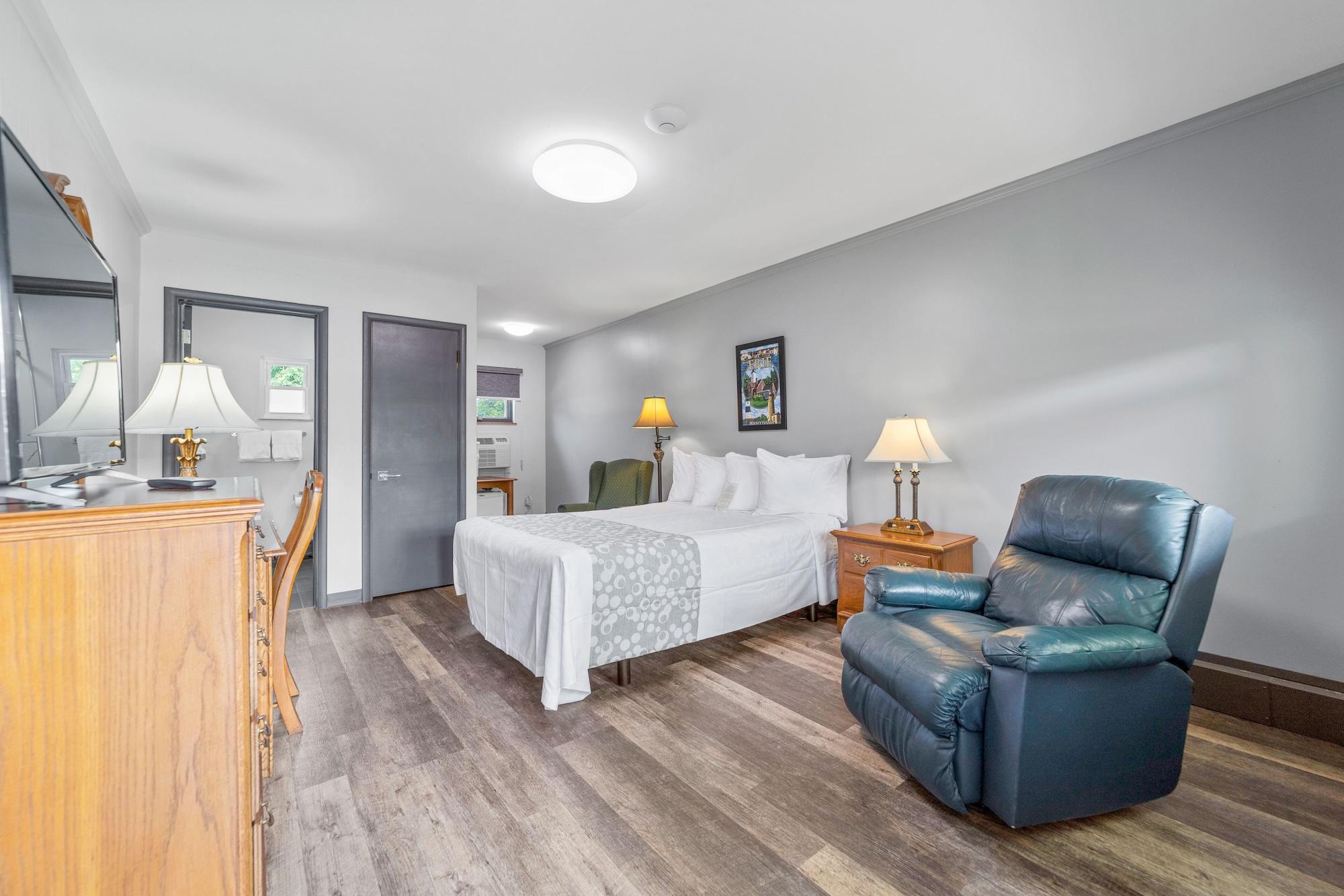Inn Glass House Erie Near I-90 & I-79 Kearsarge