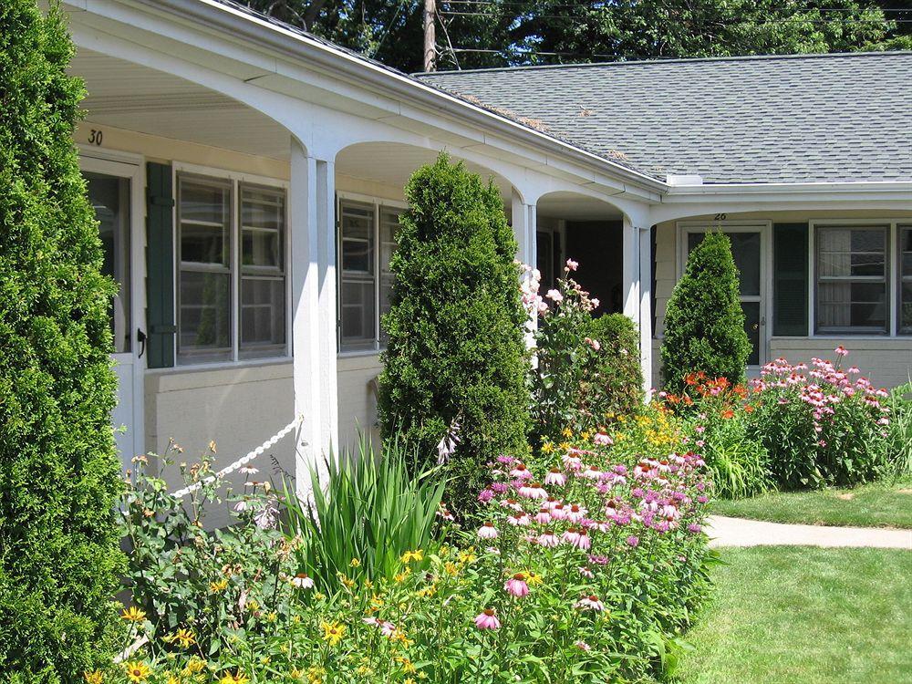 Inn Glass House Erie Near I-90 & I-79 2*