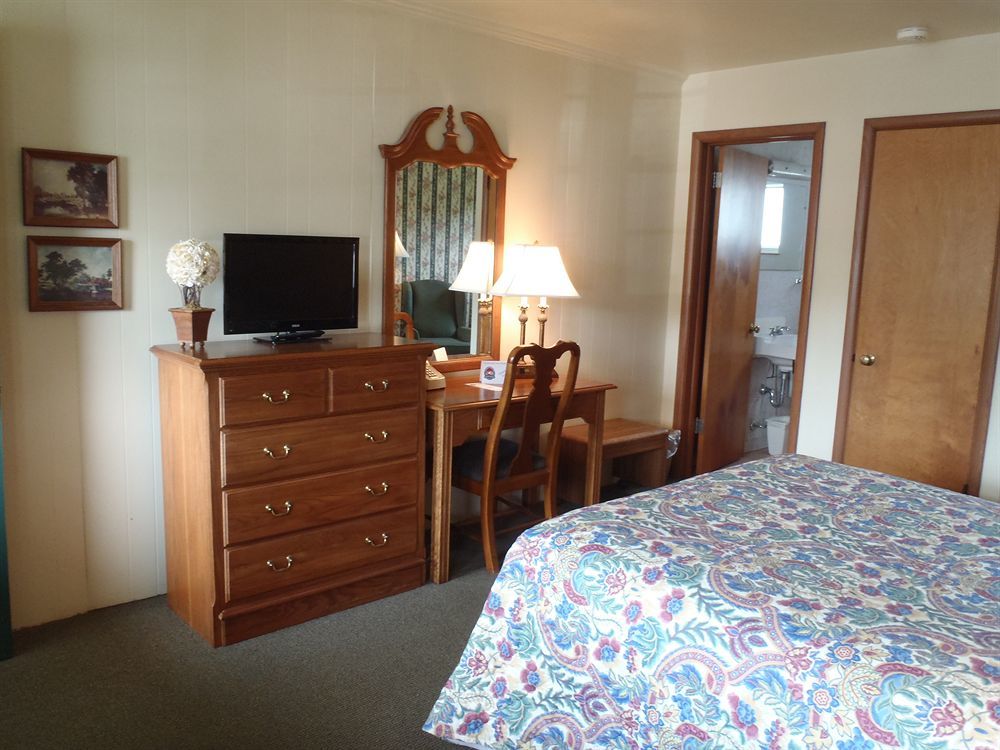 Inn Glass House Erie Near I-90 & I-79 Kearsarge