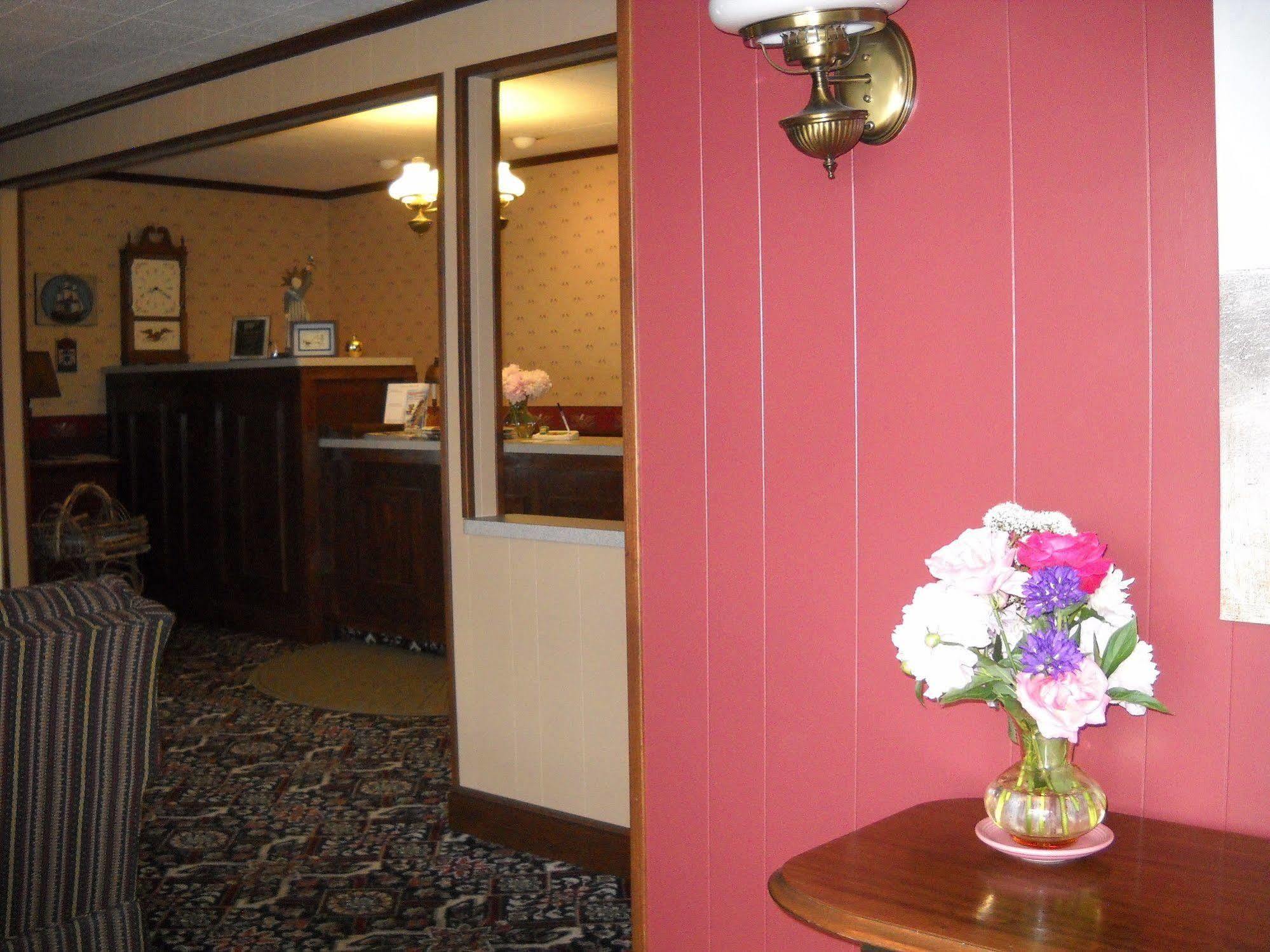 Glass House Erie Near I-90 & I-79 Locanda Kearsarge