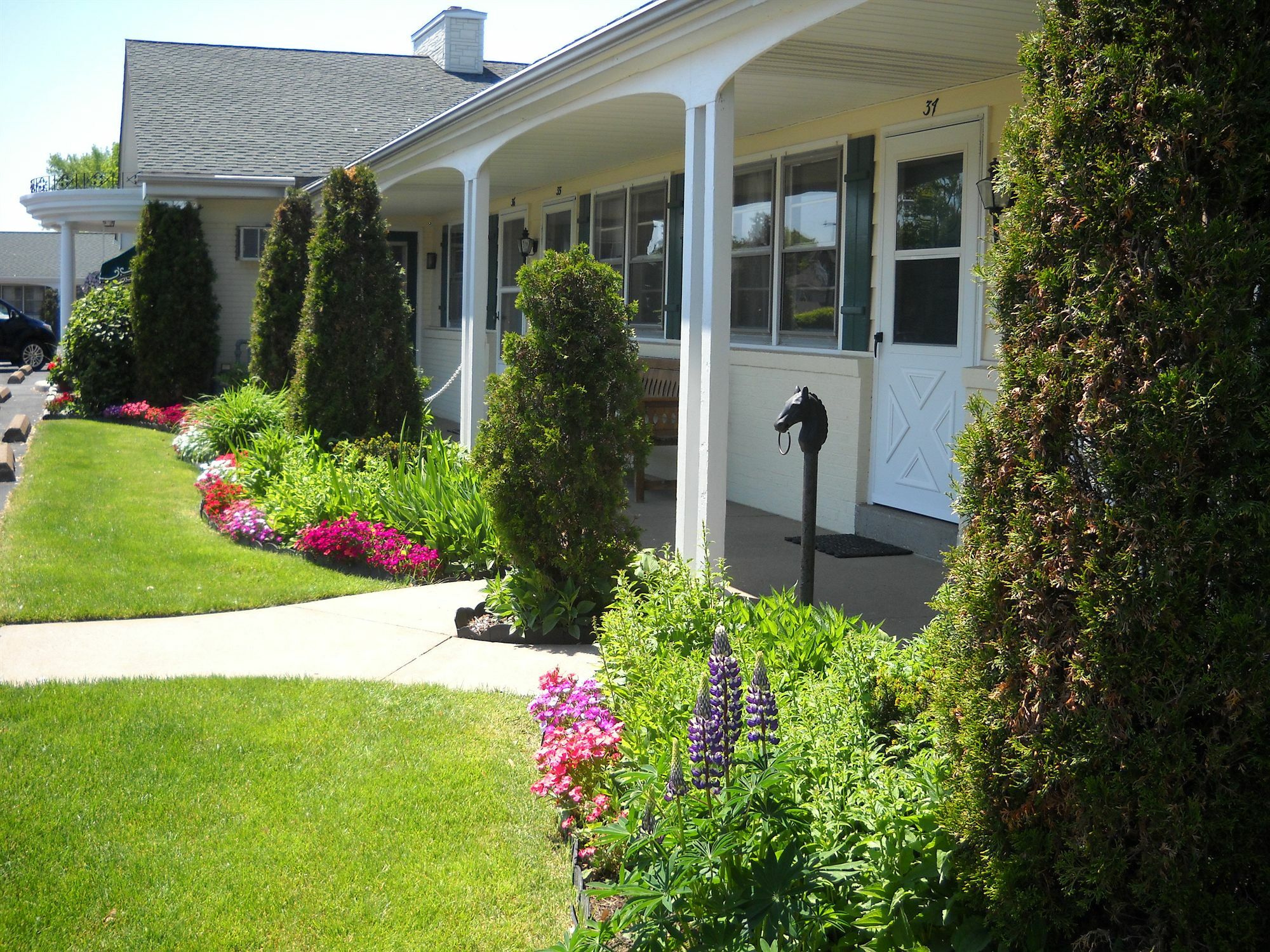 Inn Glass House Erie Near I-90 & I-79 Kearsarge